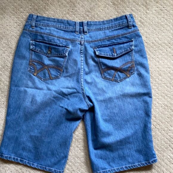 St. John’s Bay shorts. Size 14. Bermuda style - Picture 3 of 3